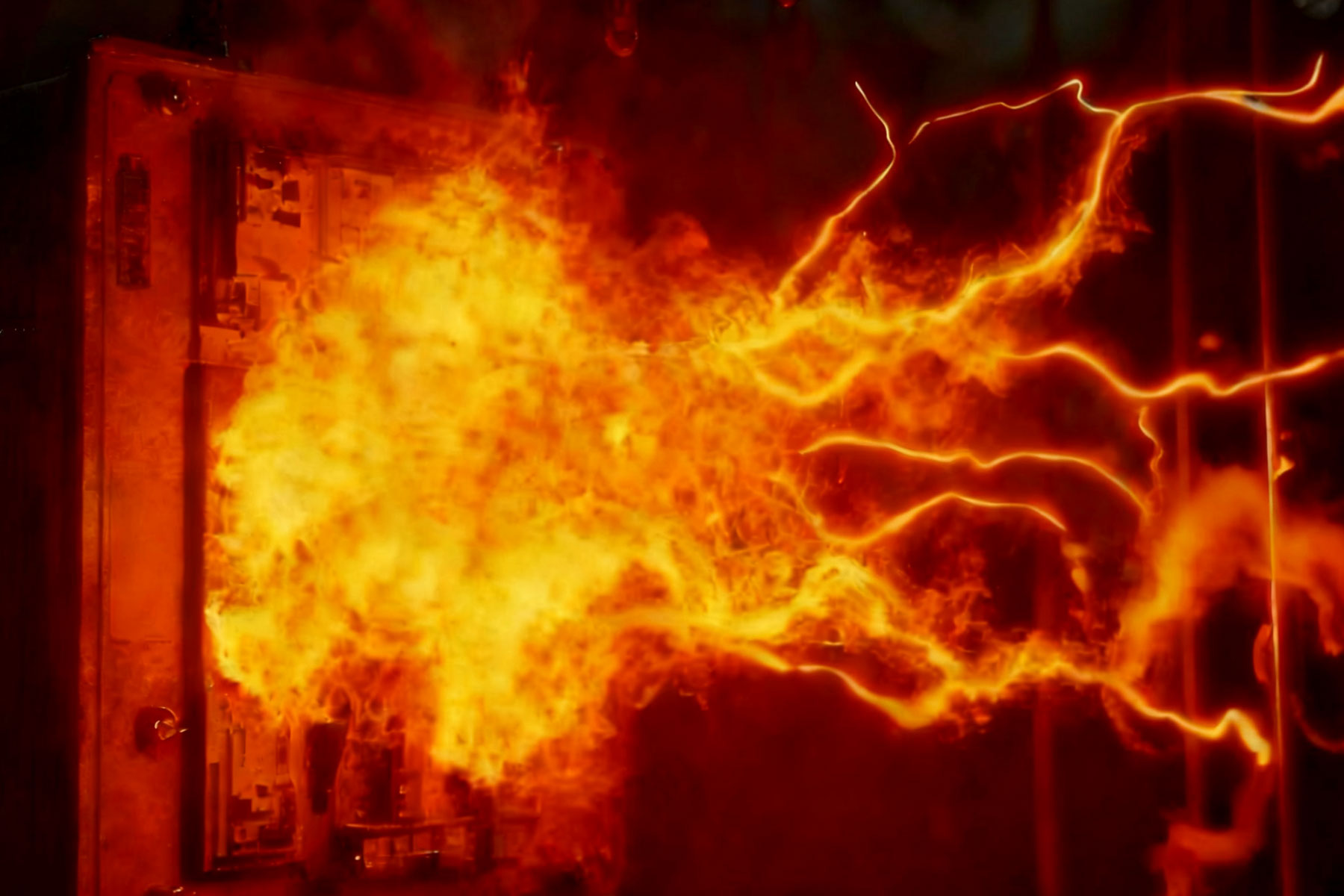 Hvad er Arc Flash-risici forbundet med kondensatorbankskift, og hvordan kan de afbødes?