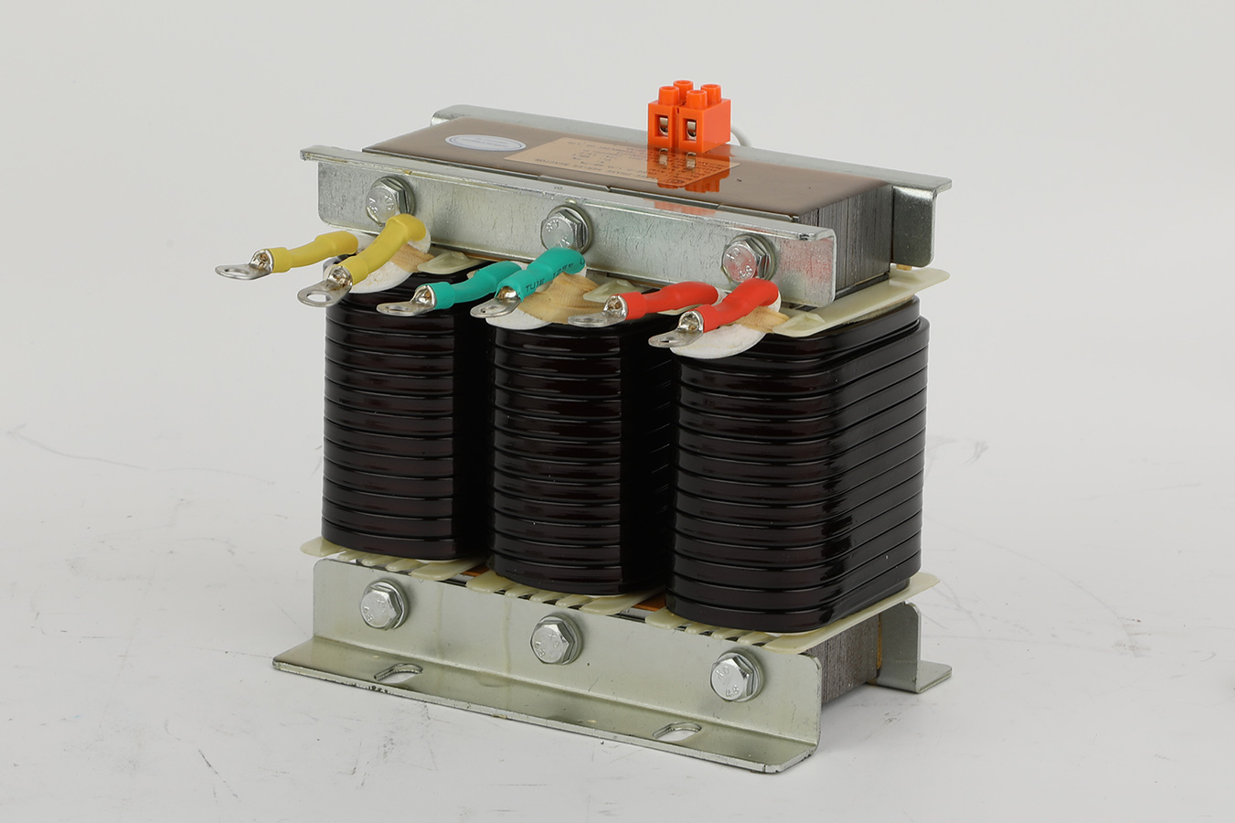 Hvordan dimensionerer vi en detuning-reaktor korrekt for at sikre kondensatorbeskyttelse uden at kompromittere kompensationskapaciteten?